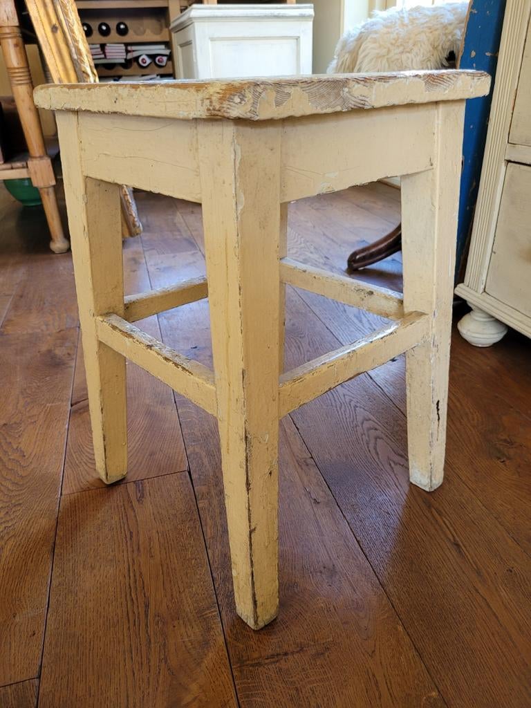 Oude houten kruk, krukken brocante staat, roomkleur, Ophalen of Verzenden