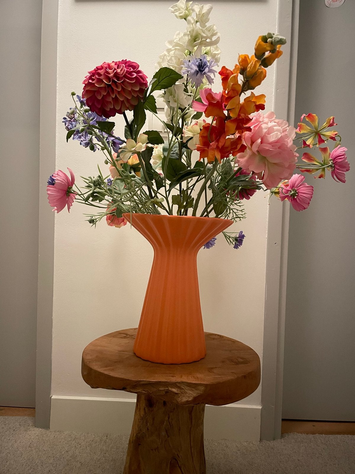 Knaloranje HEMA vaas, 30 cm hoog - Zo goed als nieuw, Huis en Inrichting, Ophalen, Met patroon/structuur, Oranje, Zo goed als nieuw