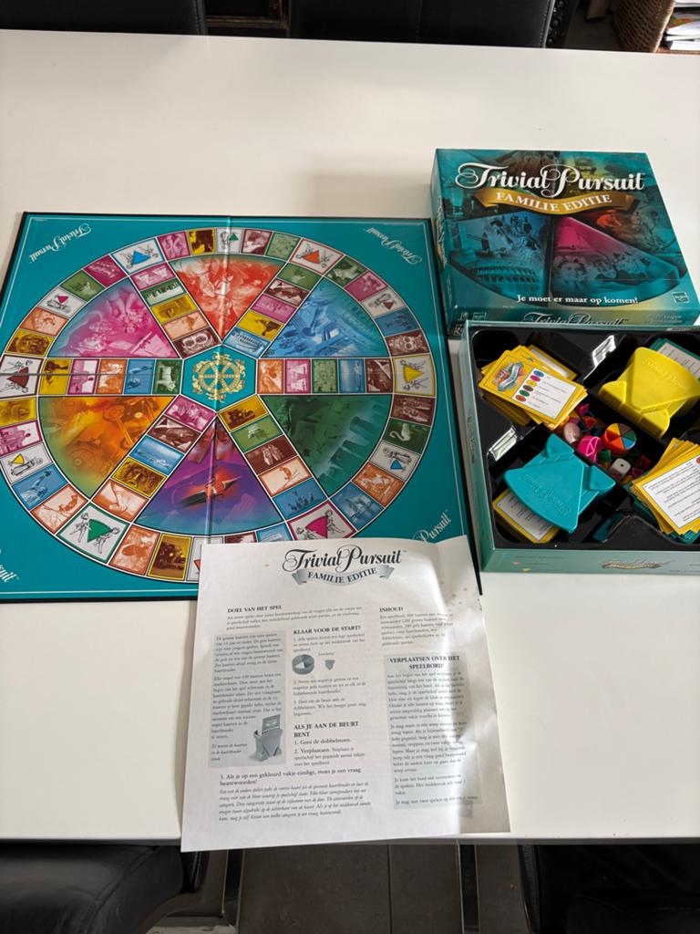 Trivial Pursuit Familie Editie - Compleet Gezelschapsspel, Hobby en Vrije tijd, Gezelschapsspellen | Bordspellen, Drie of vier spelers