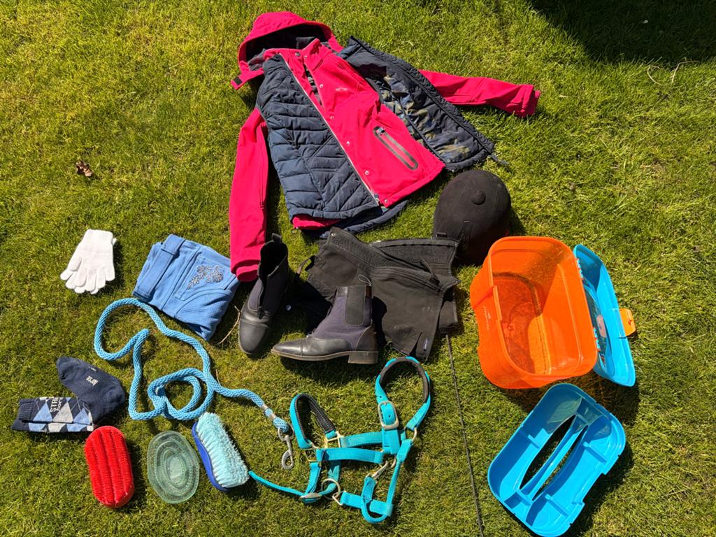 Paardrij set kleding schoenen en verzorging, Dieren en Toebehoren, Paardrijkleding, Kinderen, Dressuur, Nieuw, Ophalen of Verzenden