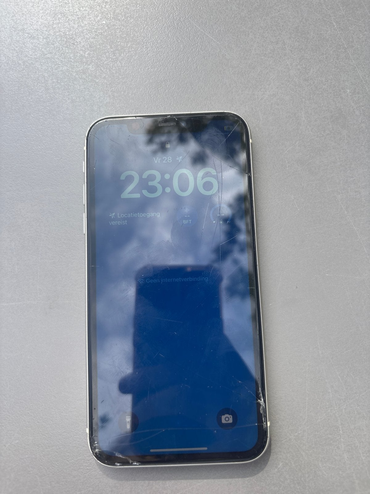iPhone 11 goed werkend, wel barsten