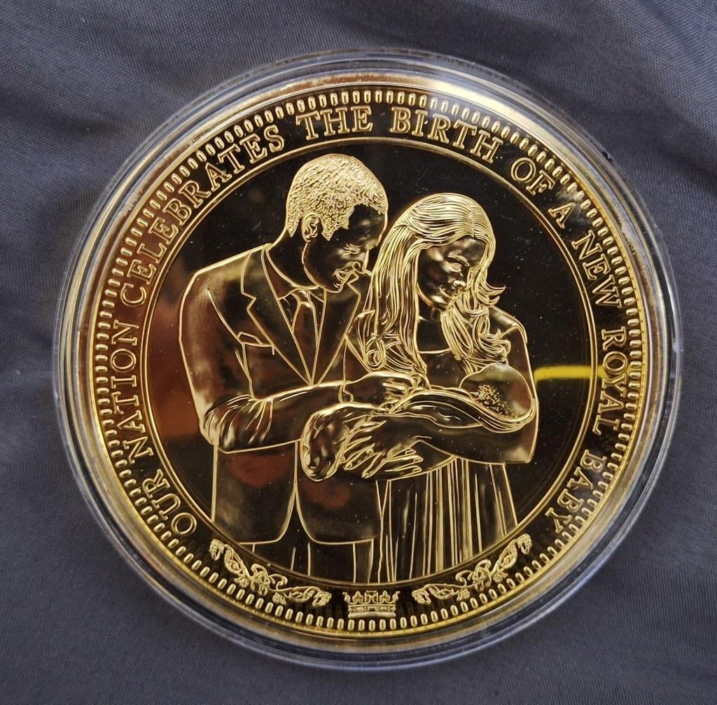 88 mm munt gelaagd 24-karaats goud met echt Swarovki kristal, Postzegels en Munten, Ophalen, Overige landen, Losse munt, Goud
