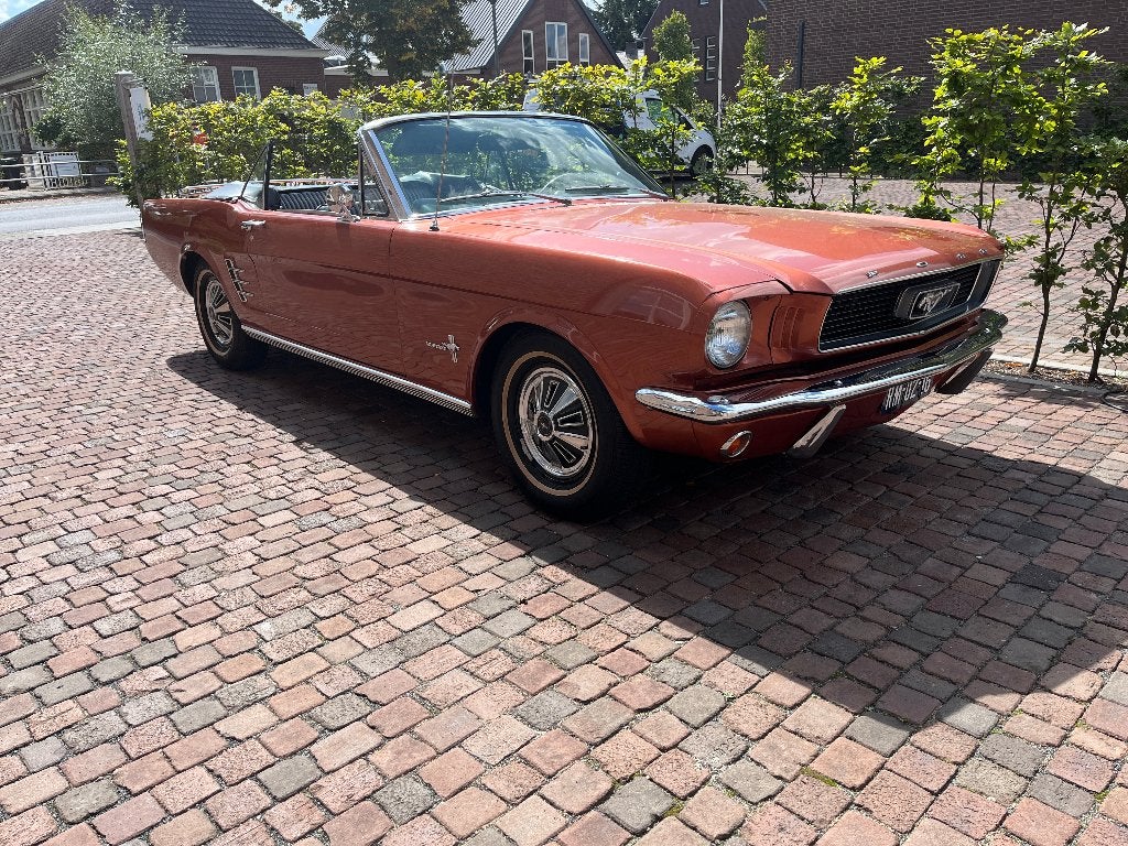 Ford Mustang 1966 convertible Emberglo automaat, Auto's, Ford, 1304 kg, Achterwielaandrijving, Zwart, Leder