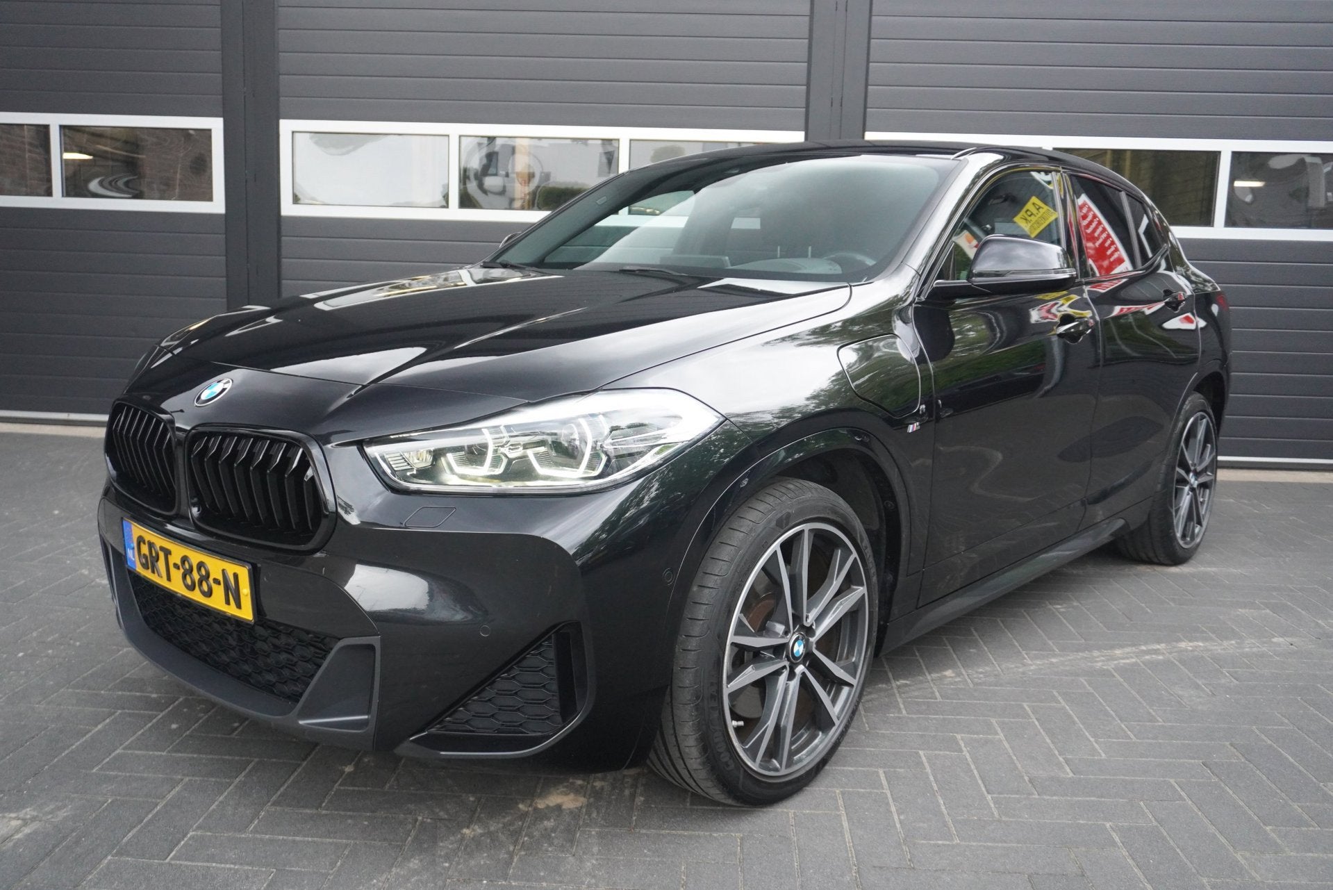 BMW X2 XDrive25e M-sport Aut/Camera/Airco/Pano.dak/CC/Navi/T, Auto's, BMW, Automaat, Gebruikt, Leder en Stof, Zwart