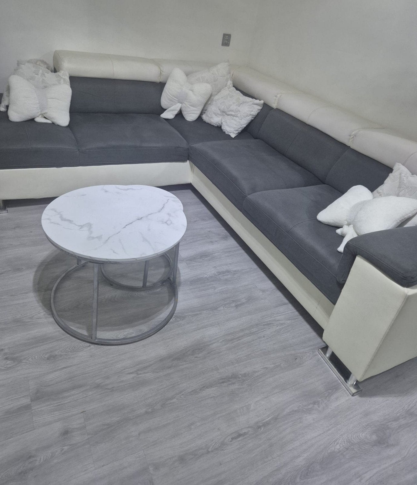 Moderne Hoekbank met Salontafels en Eetkamer tafel en stoele, Huis en Inrichting, Gebruikt, Leer, Hoekbank, 300 cm of meer