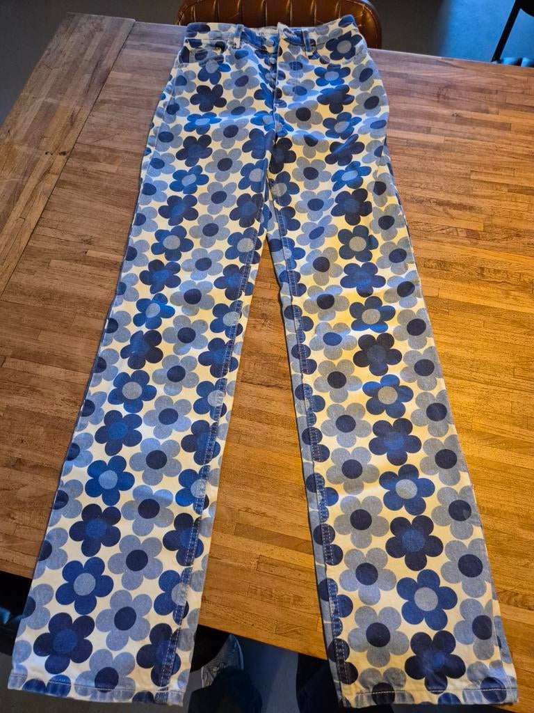Zara spijkerbroek met bloemenprint, maat 32, lengte 110 cm, Blauw, Zara, Ophalen of Verzenden, Maat 34 (XS) of kleiner