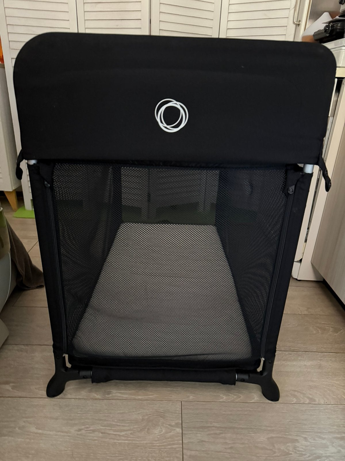 Bugaboo camping/ logeer bed, zwart, ZGAN, Kinderen en Baby's, Kinderkamer | Bedden, Ophalen, Zo goed als nieuw, 140 tot 160 cm
