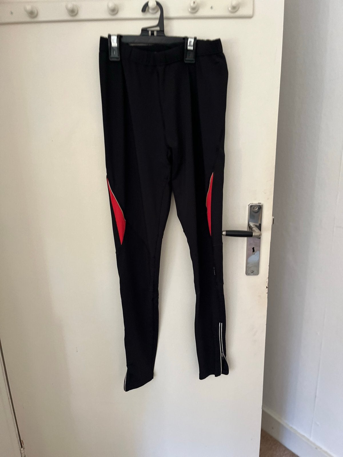 Dames hardloop tight - Zwart met rode accenten, Zwart, Hardlopen of Fietsen, Gedragen, Ophalen