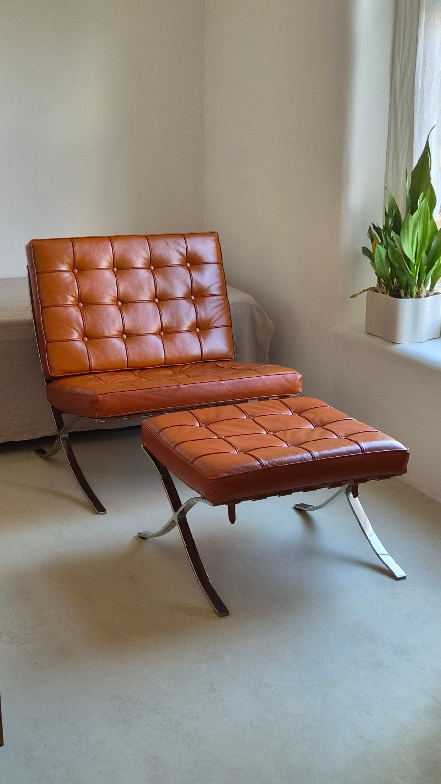 Barcelona chair met ottoman van Ludwig Mies van de Rohe, Huis en Inrichting, Gebruikt, Modern Design, Mid-century Modern, 75 tot 100 cm