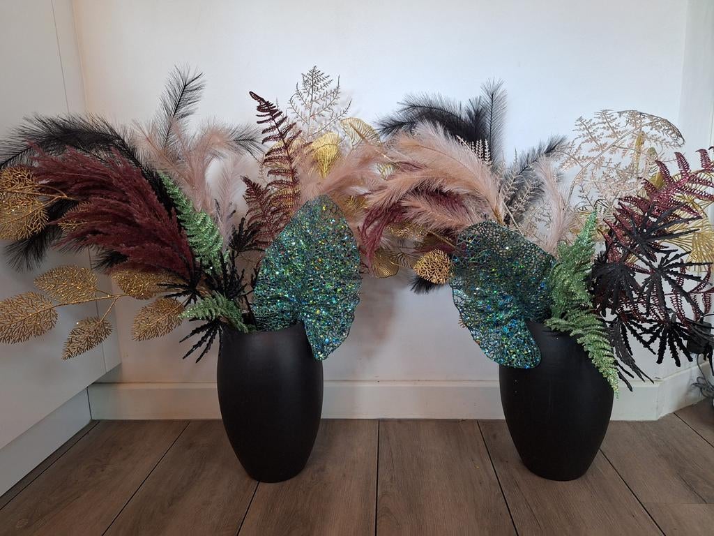 Zwarte vazen met gekleurde kunstbloemen/takken, Huis en Inrichting, Woonaccessoires | Vazen, Ophalen of Verzenden, Zwart, Minder dan 50 cm