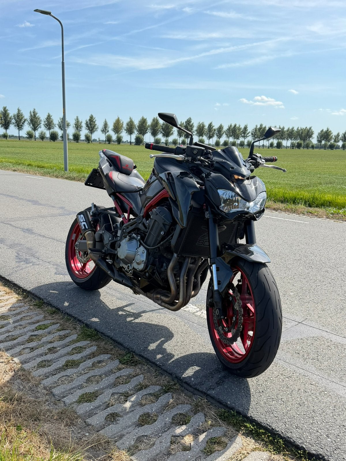 Kawasaki Z900 uit 2019 – SC Project, CarPlay, Custom, LED Verlichting, 4 cilinders, Motorrijbewijs A, 948 cc