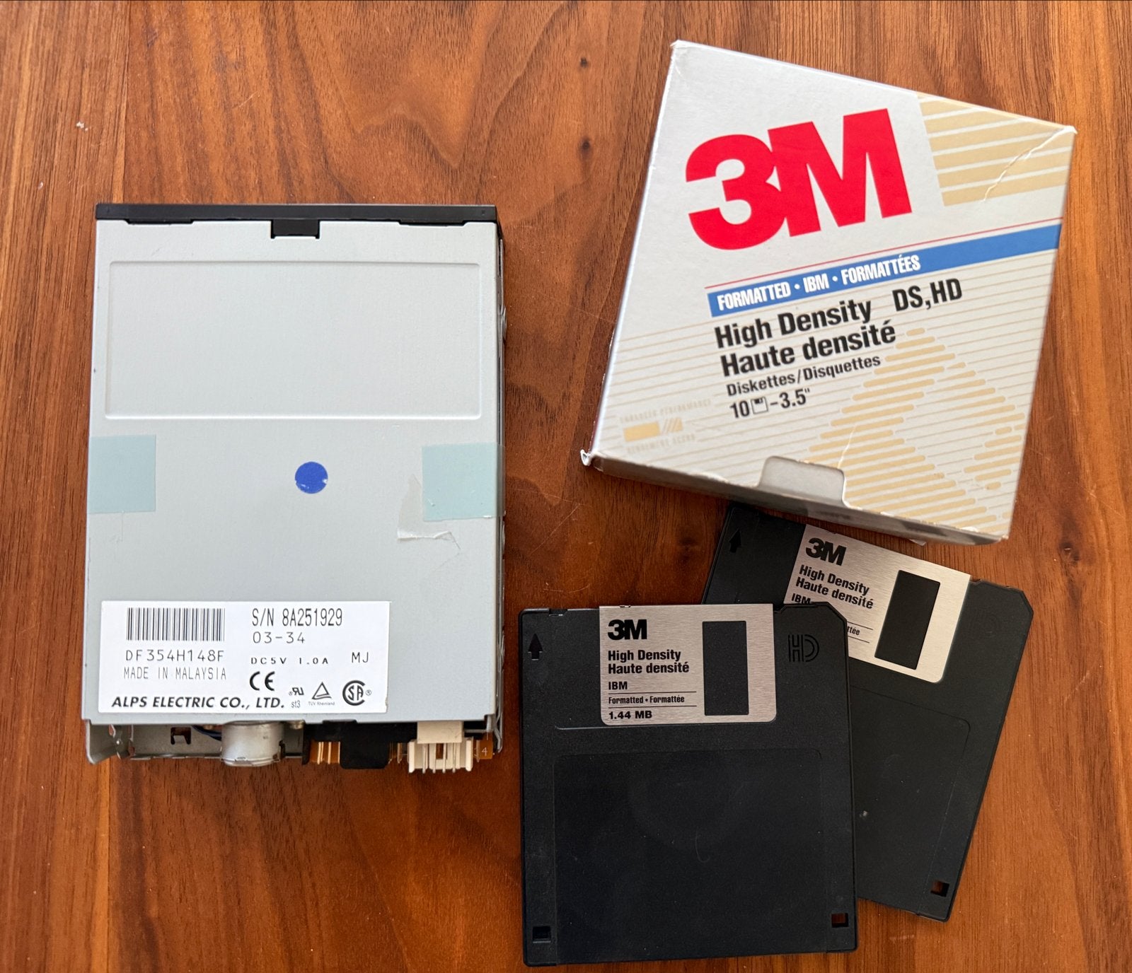Alps Electric 3.5" Floppy Drive met 3M Diskettes, Computers en Software, Intern, Gebruikt, Ophalen of Verzenden, Windows
