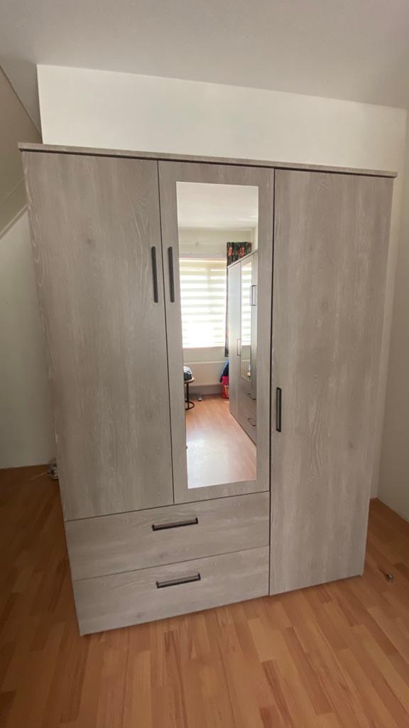 3-deurs kledinkast (2x), 200 cm of meer, Zo goed als nieuw, 50 tot 75 cm, Ophalen