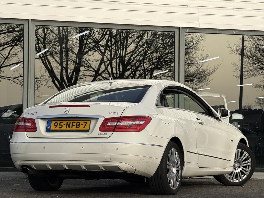Mercedes-Benz E-Klasse Coupé 200 CGI Elegance | NAP | Navi, Auto's, Mercedes-Benz, Euro 5, Achterwielaandrijving, Zwart, 4 cilinders