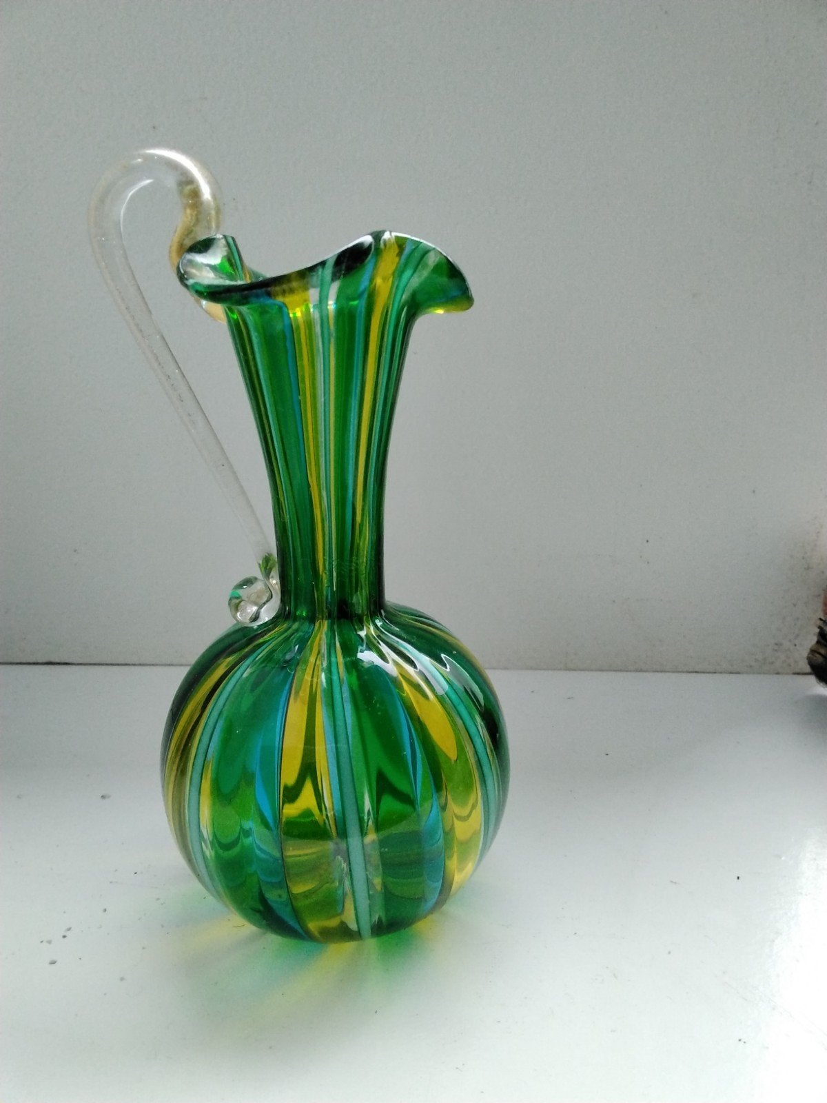Kleine Murano glazen vaas/kan, groen/geel gestreept, Antiek en Kunst, Verzenden