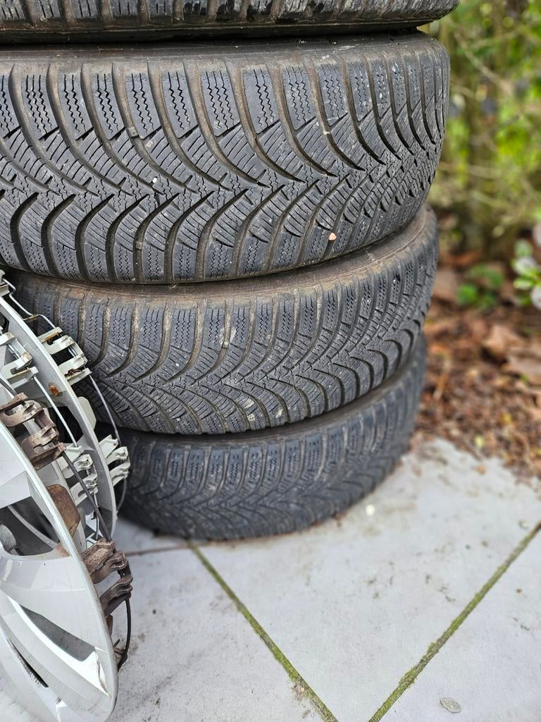 Winterbanden met wieldoppen voor Volkswagen Polo (2021), Auto diversen, Wieldoppen, Ophalen of Verzenden