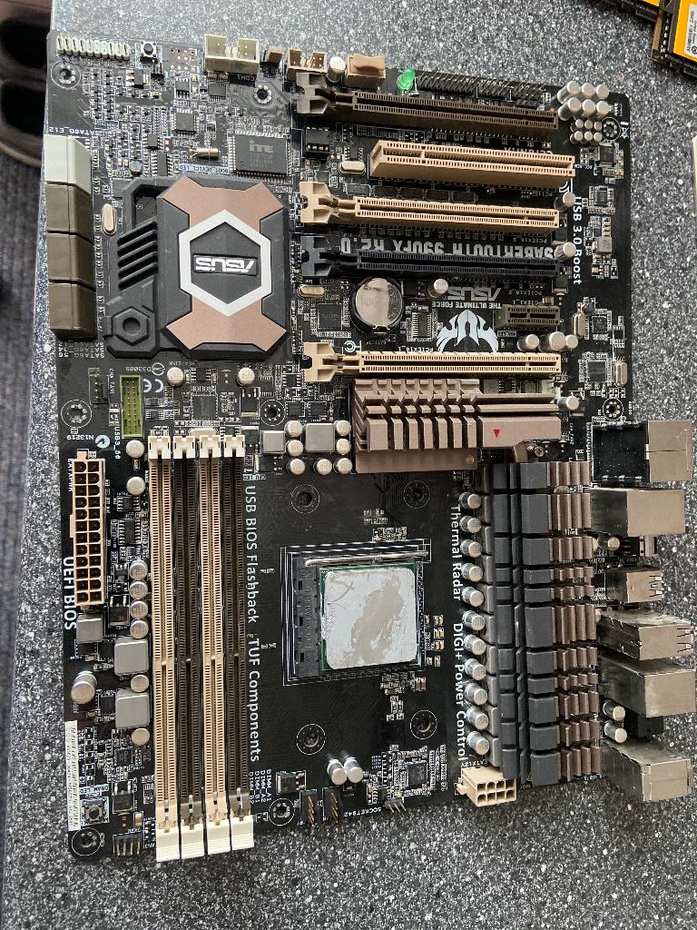 Moederbord sabertooth 990fx r2.0, Computers en Software, Moederborden, Ophalen of Verzenden, Gebruikt