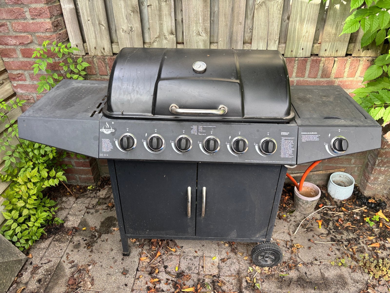 Gasbarbecue met zijbrander en opbergruimte, Ophalen, Gebruikt