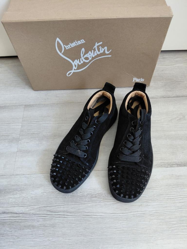 Christian louboutin junior spikes zwart suede maat 36, Christian Louboutin, Zwart, Ophalen of Verzenden, Sneakers of Gympen