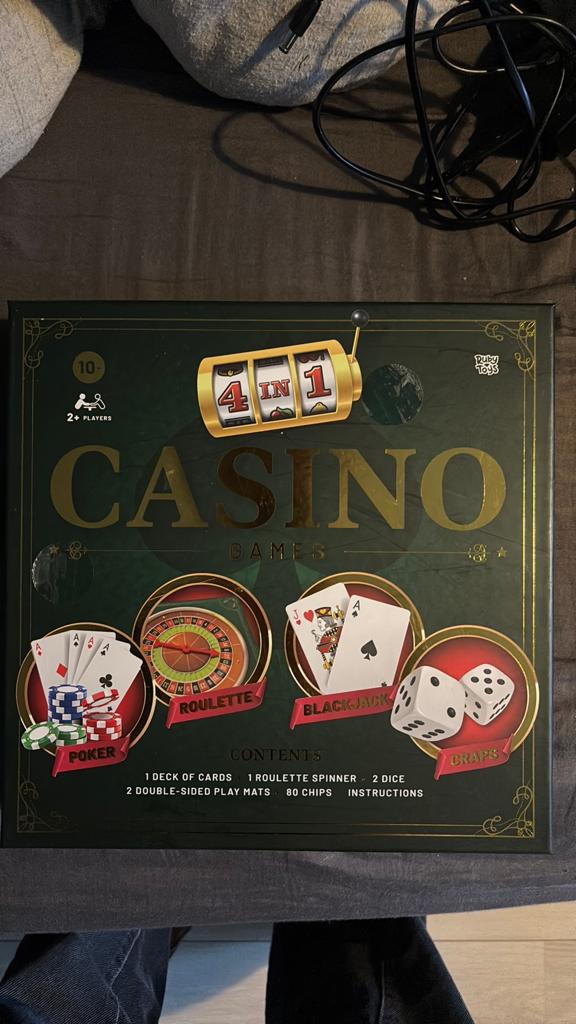 Casino bordspel 4-in-1: Poker, Roulette, Blackjack, Craps, Drie of vier spelers, Ophalen of Verzenden, Zo goed als nieuw