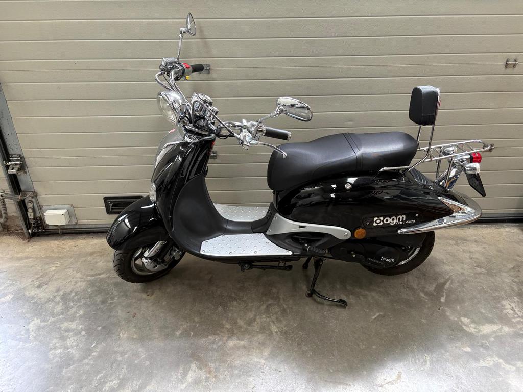 Scooter AGM retro extra, Fietsen en Brommers, Ophalen of Verzenden, Zo goed als nieuw, Benzine, Overige merken