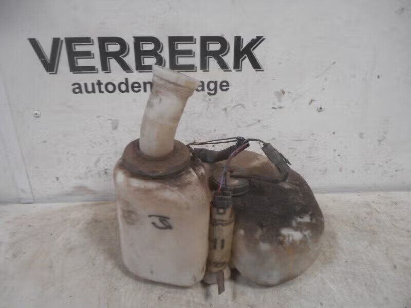 RUITENSPROEIERRESERVOIR Volvo 940 I Estate (01-1990/10-1998), Gebruikt, Info@volvocars.com, Ophalen of Verzenden, Volvo