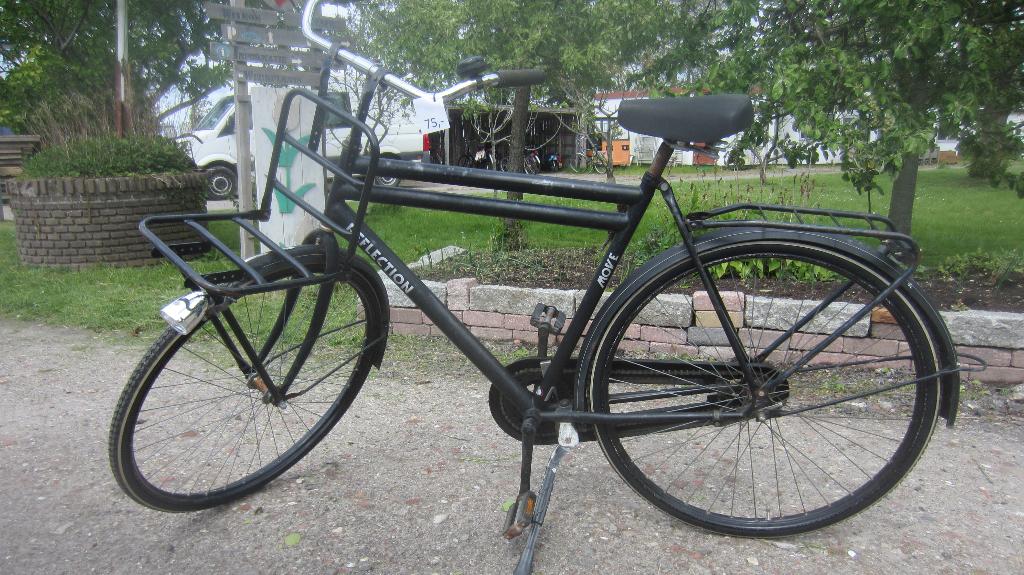Zwarte Transportfiets met dubbele stang en bagagerek voorop, Fietsen en Brommers, Fietsen | Heren | Herenfietsen, Terugtraprem