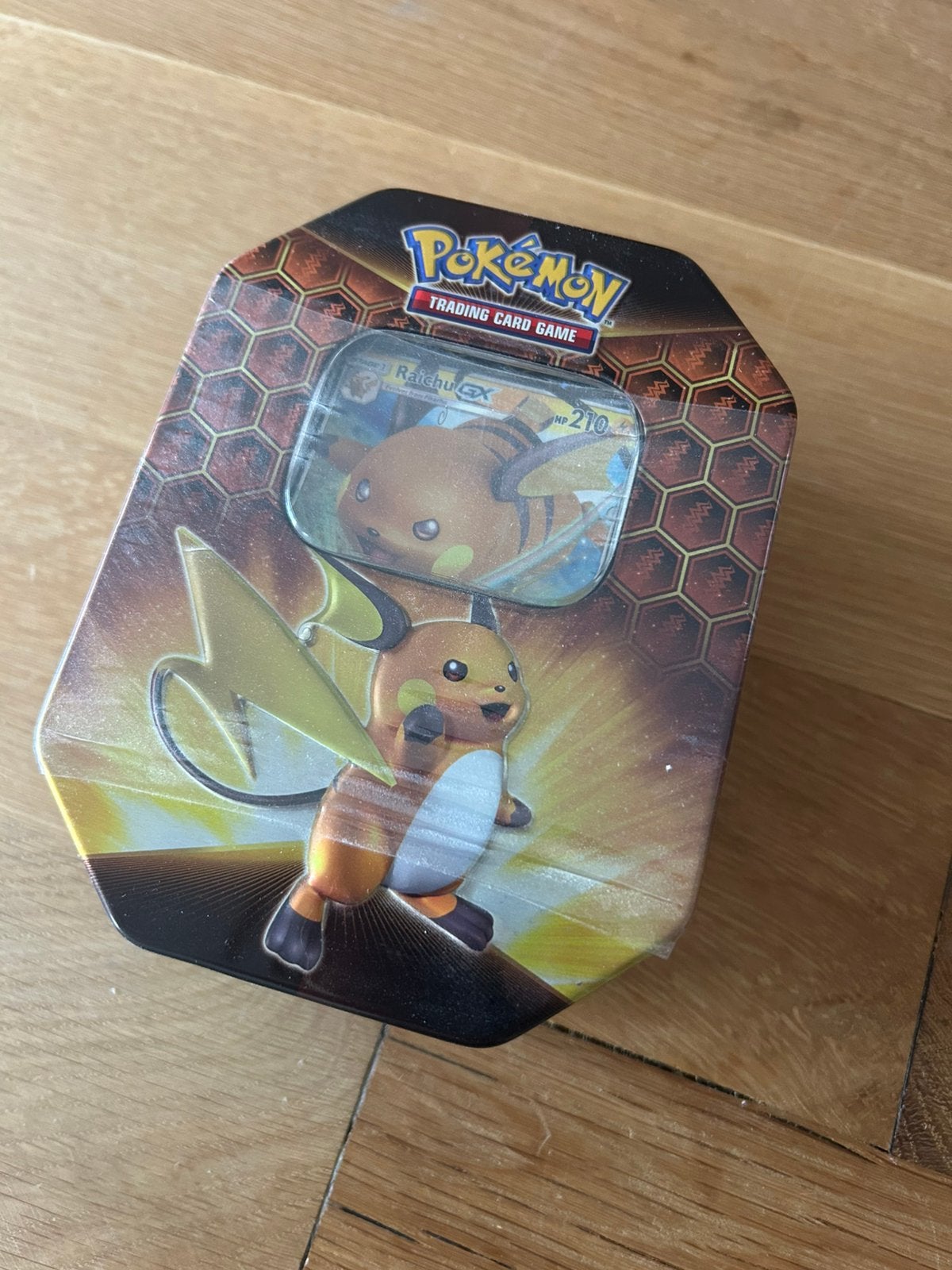 Hidden fates tin Raichu GX pokemon, Hobby en Vrije tijd, Verzamelkaartspellen | Pokémon, Ophalen of Verzenden, Nieuw
