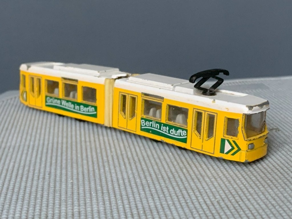 SIKU TRAM model 1615 Grune Welle in Berlin - 16 cm., Ophalen of Verzenden, Gebruikt, Overige typen