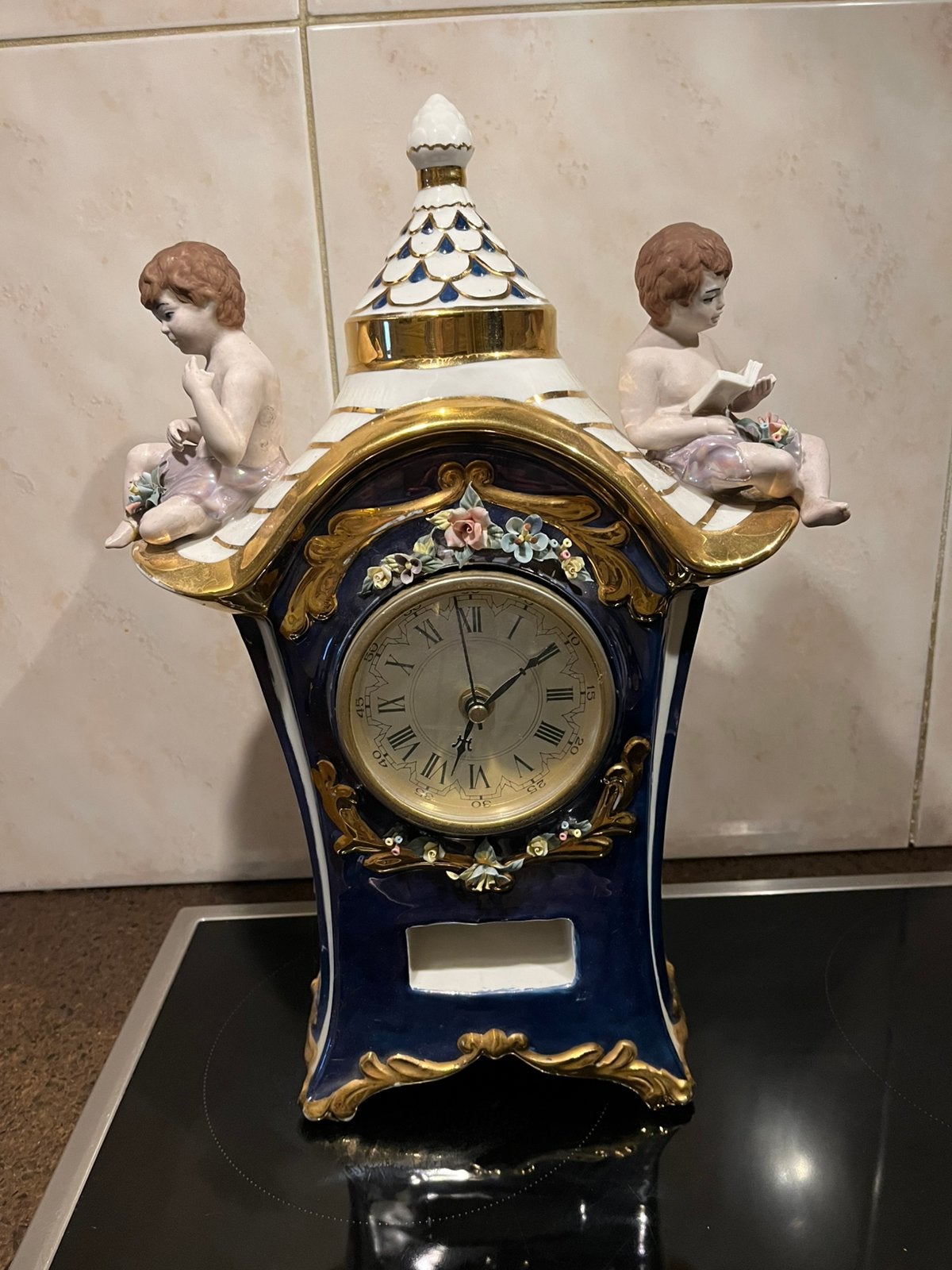 Porselein klok met putties, Antiek en Kunst, Ophalen
