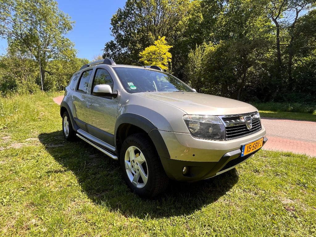 Dacia Duster 4WD - 1.6 16V 2011 Grijs Lauréate uitvoering, 13 km/l, 4 cilinders, Duster, Handgeschakeld