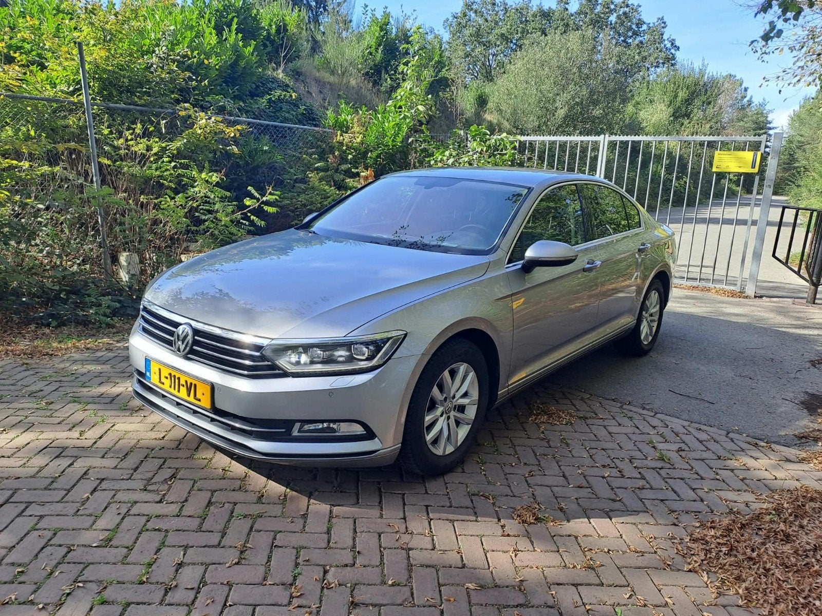 Volkswagen Passat 1.6 TDI BMT 88 KW EDITION-R km-stand 92424, Auto's, Voorwielaandrijving, 4 cilinders, Leder, Bedrijf