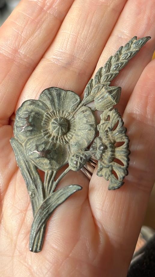 Bodemvondst….Oude Broche- Jugendstil Stijl - , Klaproos, Ophalen of Verzenden, Overige materialen, Broche