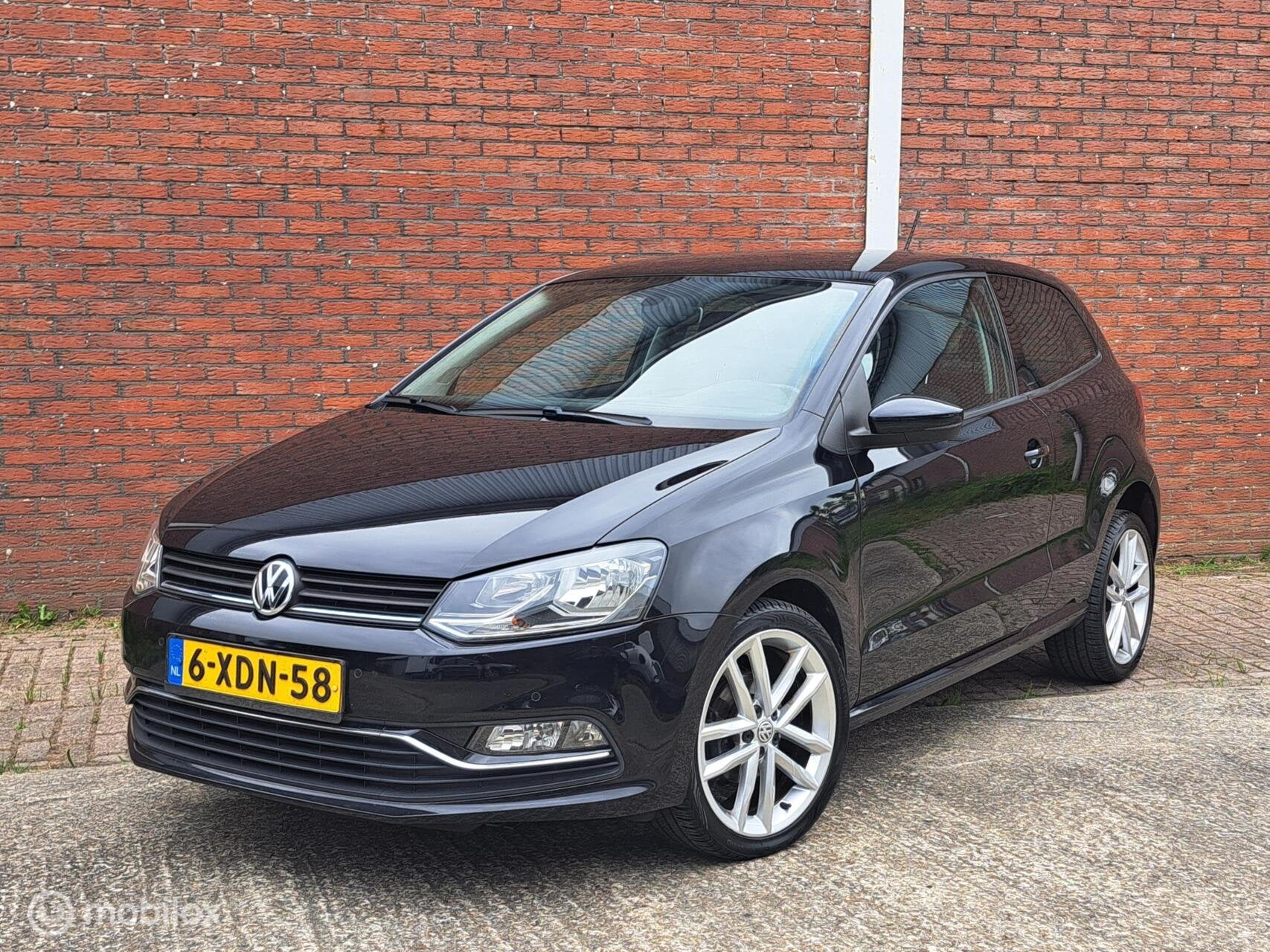 Volkswagen Polo 1.2 TSI Highline, Auto's, Euro 6, 4 cilinders, Zwart, Origineel Nederlands