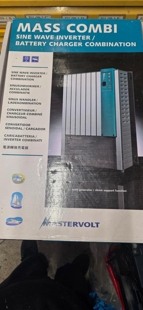 Nieuwe Mastervolt Mass Combi Sinusomvormer/Acculader, Ophalen of Verzenden, Motor en Techniek