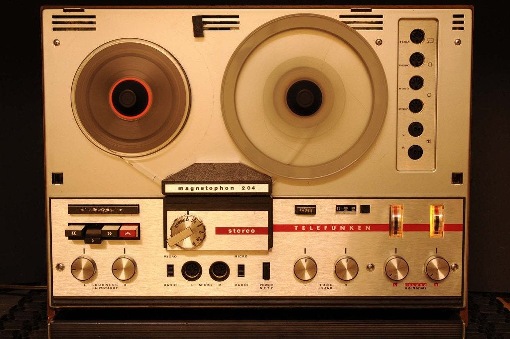 Telefunken 204E bandrecorder, Ophalen, Bandrecorder, Met stofkap