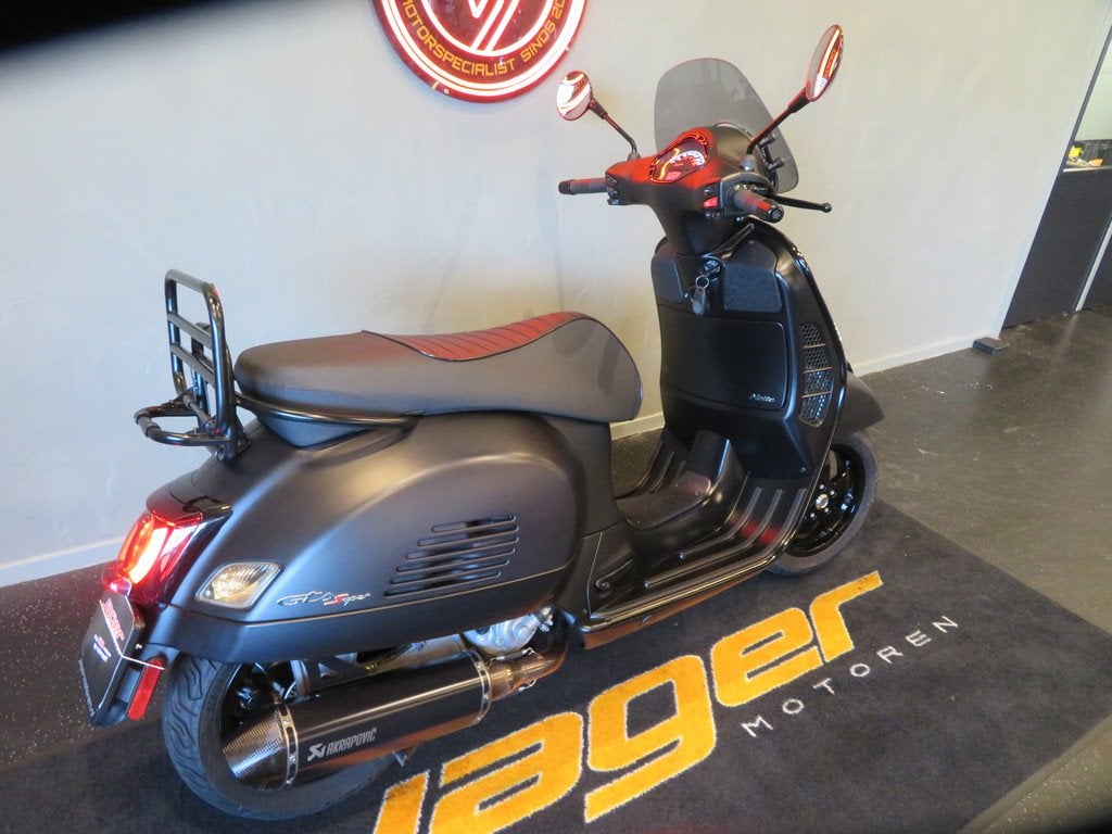 Piaggio VESPA GTS 300 AKRA (bj 2020), Bedrijf, Scooter