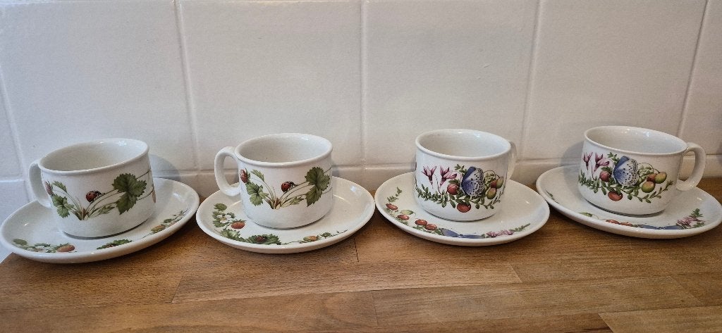 4 kop en schotels marjolein bastin libelle, Ophalen of Verzenden, Nieuw, Aardewerk, Kop(pen) en/of Schotel(s)