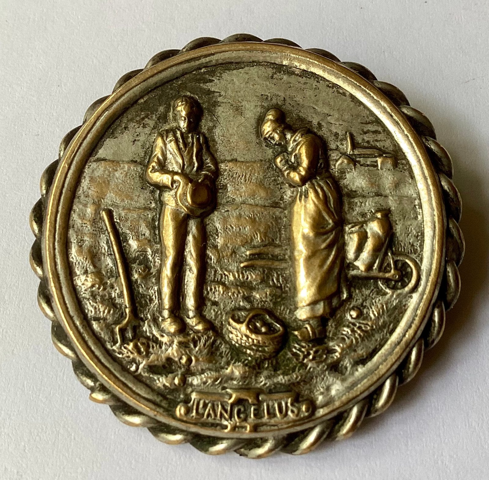 Antieke religieuze broche: L ‘ Angélus. Ora et Labora., Ophalen of Verzenden