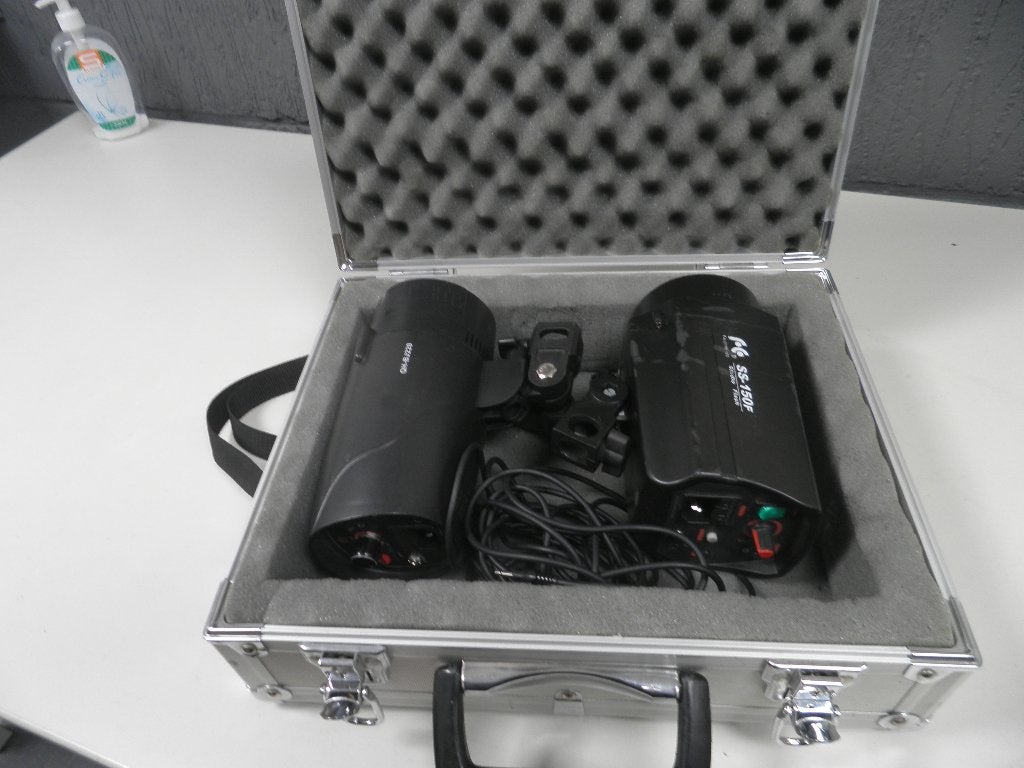 set falcon eyes flitser in koffer, Ophalen of Verzenden, Gebruikt, Studioflitser, Falcon Eyes