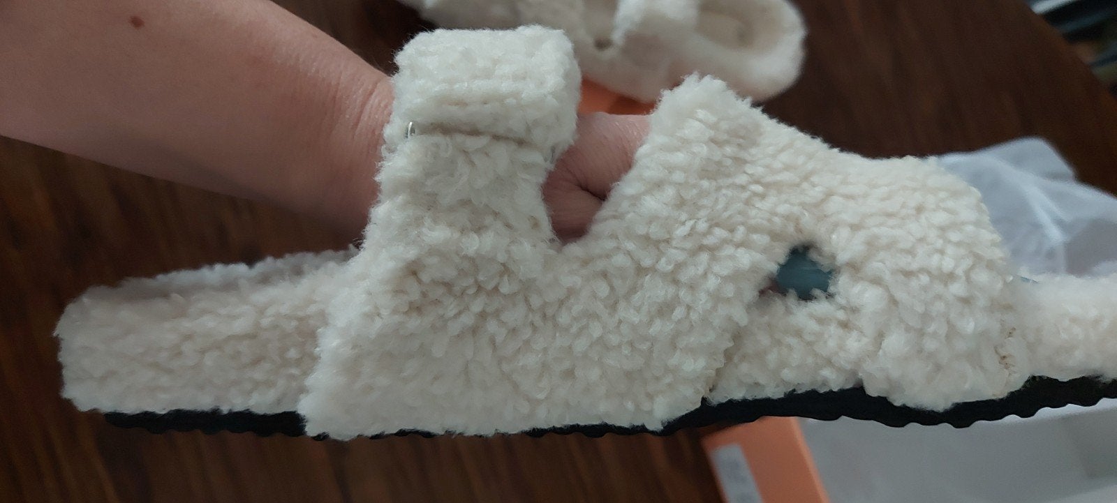 Nieuwe beige teddy pantoffels/slippers maat 39, Kleding | Dames, Beige, Nieuw, Ophalen of Verzenden, Pantoffels of Sloffen