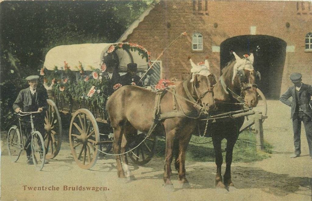 388-518-015 Twente Twentsche Bruidswagen, Verzamelen, Ansichtkaarten | Nederland, Verzenden, Voor 1920, Overijssel