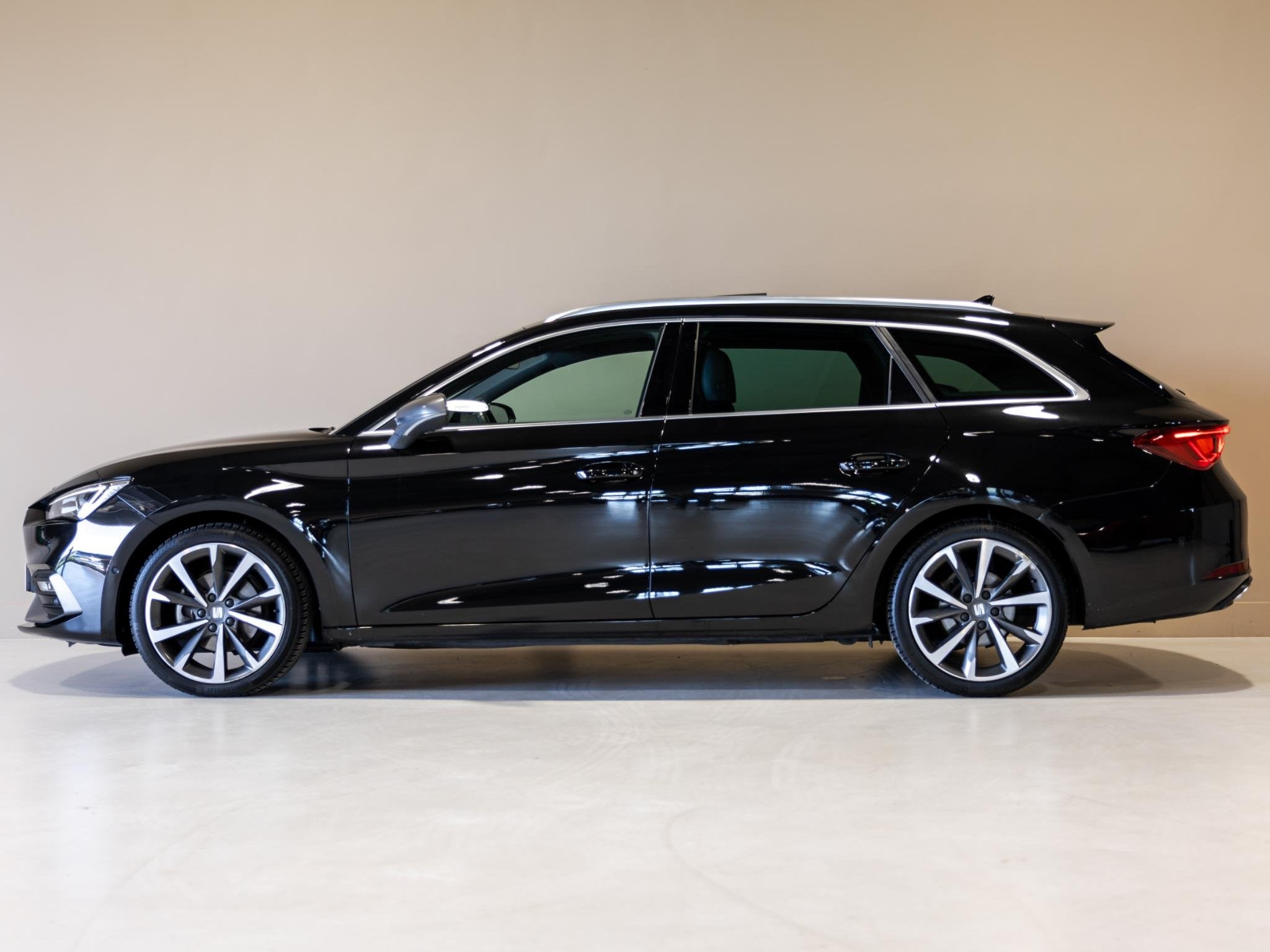 SEAT Leon Sportstourer 1.5 eTSI FR Launch Edition / 150pk /, Dealer onderhouden, Stof, 4 cilinders, Leon