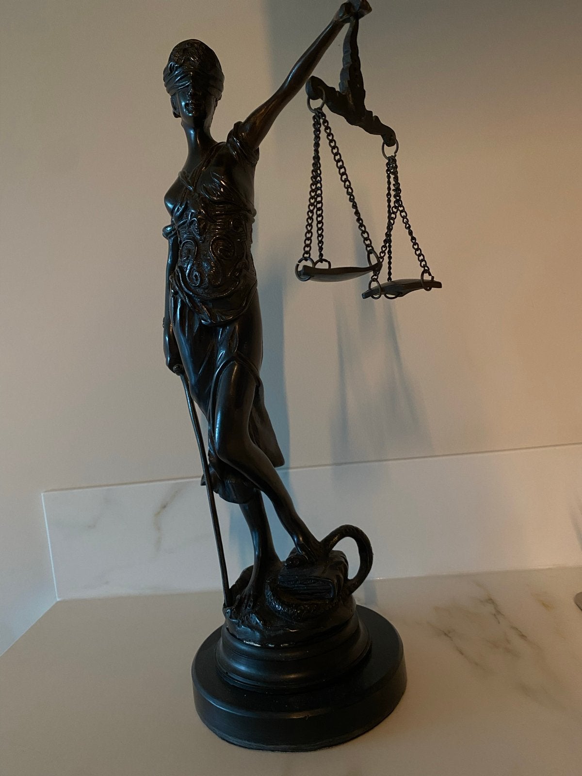 Vrouwe Justitia Beeld - Bronzen beeld 40 cm hoog 3,5 kilo, Ophalen of Verzenden, Brons, 20 - 50 cm, Op sokkel