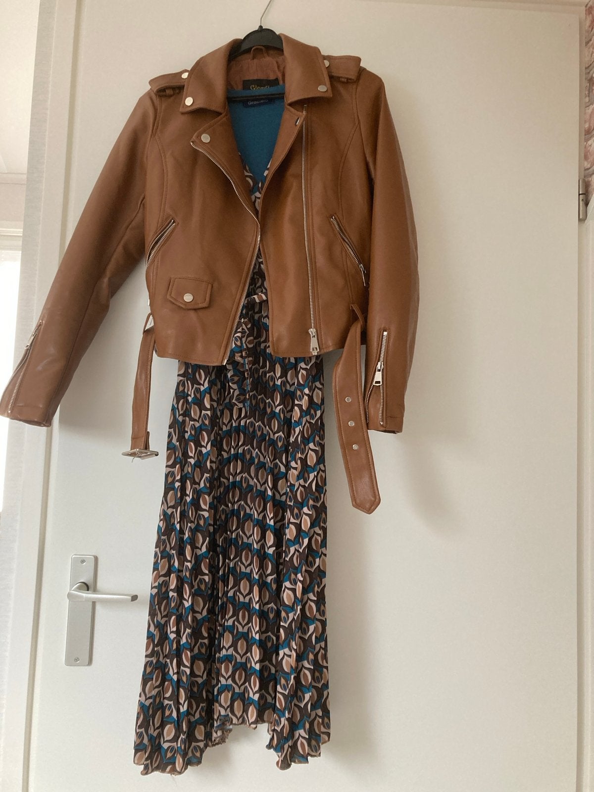 Jurk Graciela met jasje Giorgia Fashion, Bruin, Zo goed als nieuw, Onder de knie, Ophalen