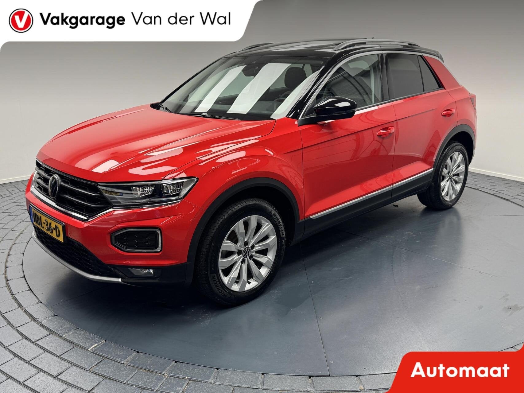 Volkswagen T-Roc 1.5 TSi Sport Automaat-Navigatie-Clima-Ad.C, 1254 kg, 4 cilinders, Leder en Stof, Bedrijf