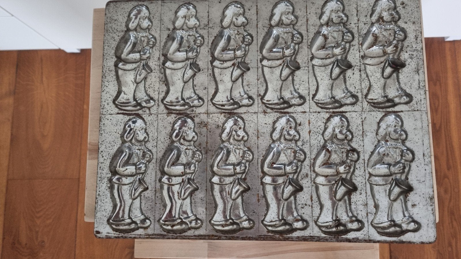 Antieke chocoladevorm saxofonist, Ophalen