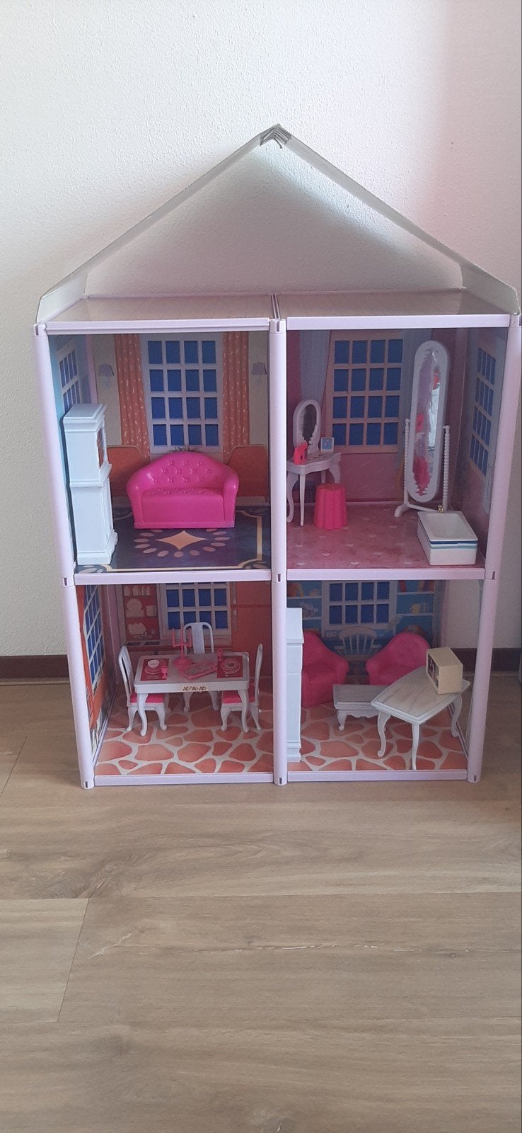 Groot barbiehuis met meubels, barbiepoppen met accessoires, Ophalen, Gebruikt, Poppenhuis