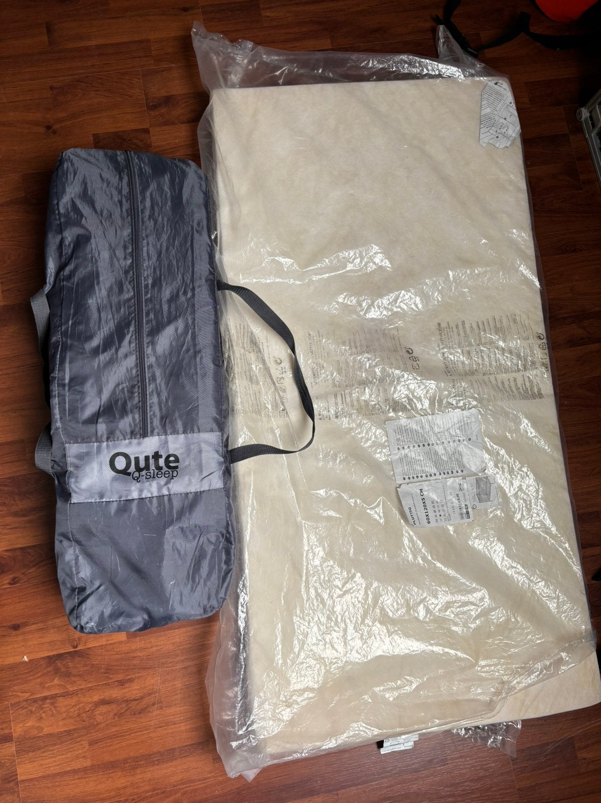 Qute Q-sleep campingbedje met matras, Ophalen, Zo goed als nieuw, Reisbedje