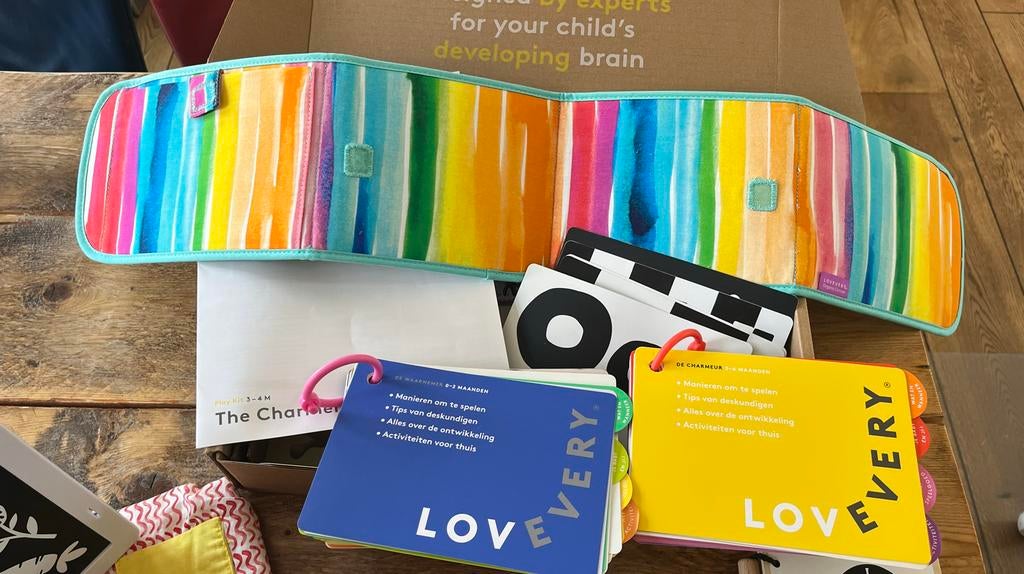 Lovevery 2 sets! Waarnemer & charmeur (0-4 maanden), Ophalen, Zo goed als nieuw, Overige typen